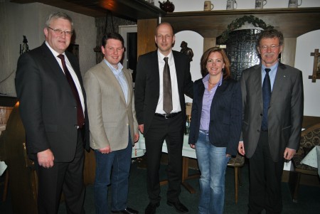 Nach der Mitgliederversammlung: vlnr - Theo Hilchenbach, Thomas Meinerzhagen, Ulrich Berghof, Sandra Ohm, Theo Kruse. - Foto: Sven-Oliver Rüsche (www.sor.de)