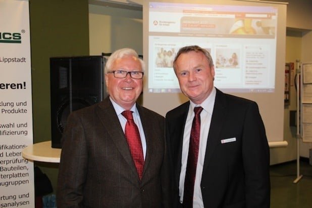 Bürgermeister Franz Holtgrewe und Manfred Schnieders von der Agentur für Arbeit in Lippstadt eröffneten die Ausbildungsbörse (Fotos: Stadt Geseke).