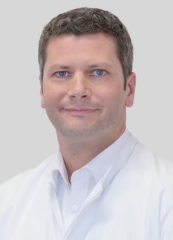Tobias Went, Oberarzt an der DRK-Kinderklinik Siegen und Facharzt für Kinderchirurgie (Foto: DRK-Kinderklinik Siegen gGmbH).