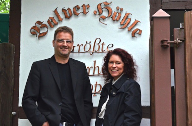 Chorleiter Klaus Levermann und Chororganisatorin Uta Baumeister freuen sich auf die neue Herausforderung (Foto: Festspiele Balver Höhle e.V.).
