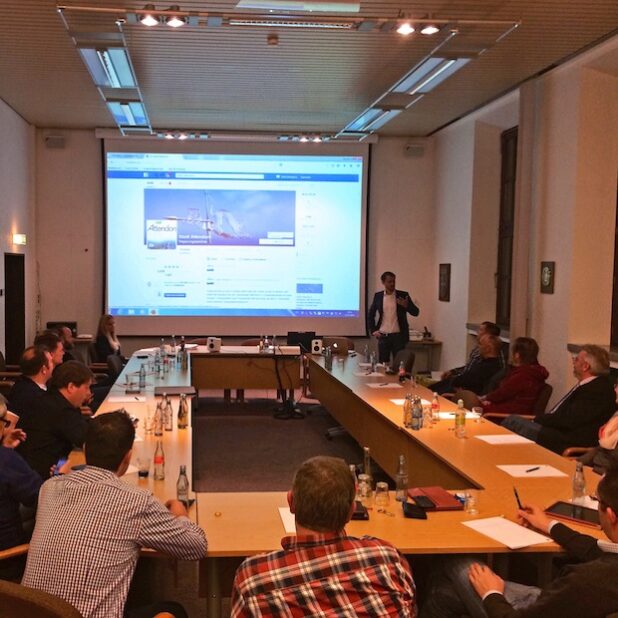 Ausgebucht war der Praxisvortrag zum Thema „Erfolgreiches Marketing auf Facebook“, den David Bock auf Initiative der Hansestadt Attendorn im Sitzungssaal des Rathauses hielt (Foto: Hansestadt Attendorn).