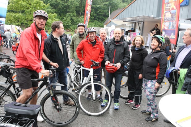 Auch die Polit-Prominenz kam in sportlichem Outfit (Foto: Hendrik Klein/Märkischer Kreis).