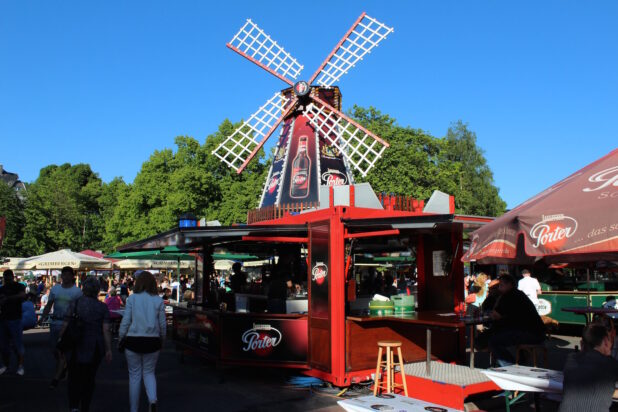 Auch diese Windmühle war einer der Hingucker auf dem Parkplatz der Meinerzhagener Stadthalle.