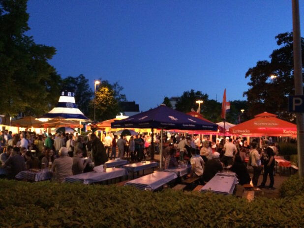 Abends auf der Bierbörse Meinerzhagen - laues Lüftchen lud zum Verweilen ein.