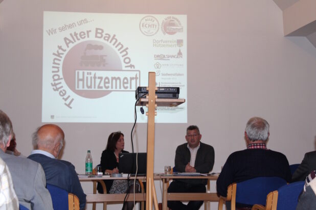 Sascha Koch stellte das Projekt Alter Bahnhof Hützemert vor.