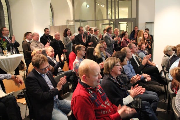 Volles Haus - hohe Beteiligung am Webkaufhaus Attendorn. Zirka 30 Teilnehmer unterstützen das Projekt bisher.