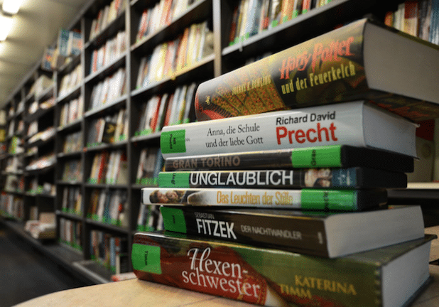 Der Lesestoff des Bücherbusses ist gefragt. Jetzt wurde die 3.000-Leser-Marke geknackt (Foto: Judith Wedderwille/Kreis Soest).