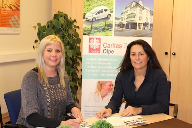 Dori Klotz, stellv. Pflegedienstleitung der Caritas-Station Olpe und Annika Gummersbach, Teamleitung der Caritas-Station Olpe (Foto: Caritas-Zentrum Olpe).