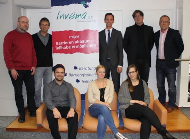 Arbeiten gemeinsam für mehr Barrierefreiheit im Freizeit-, Sport- und Kulturbereich: (h.v.l.): Prof. Dr. Albrecht Rohrmann (Uni Siegen), Stephan Lück (Geschäftsführer INVEMA), Landrat Andreas Müller, Prof. Bert Bielefeld (Uni Siegen), Reiner Jakobs (Inklusion, Kreis Siegen-Wittgenstein); (v.v.l.): Jonas Schäfer (INVEMA Projektmitarbeiter), Daniela Dickel (INVEMA Projektmitarbeiterin) und Daria Frank (Agentur Barrierefrei NRW). Quelle: INVEMA e.V.