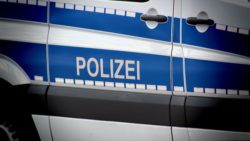 2019-12-09-Polizei-Streit-Bank-Diebe-Autos-Geldwechseltrick-Messer-Autoaufbrecher-Polizisten-Fahrstreifen-Verletzter-Quadfahrer-Lkw-Besitzer-Deilinghofen-Vorgarten-Sozius-Lkw-LKW