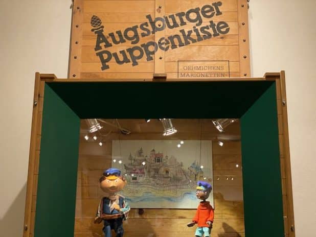 Noch bis zum 06. November 2022 tanzen die Puppen auf Burg Altena und im Deutschen Drahtmuseum. Noch bis zum 06. November 2022 tanzen die Puppen auf Burg Altena und im Deutschen Drahtmuseum.