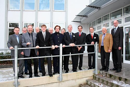 Der neue Vorstand des Sauerland-Tourismus ist bei der Mitgliederversammlung am 16. Dezember 2009 ins Amt gewählt worden. Einige frühere Vorstandsmitglieder wurden verabschiedet. Foto: Sauerland-Tourismus