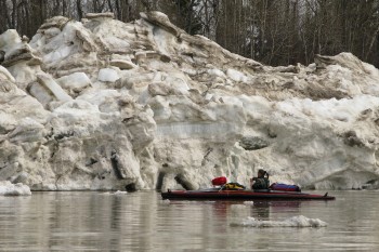 Eiswand am Mackenzie River  - Mitte Mai