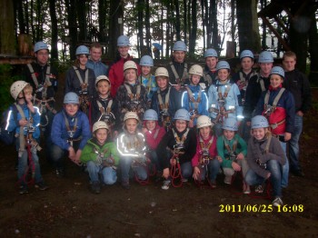 die DLRG-Jugend Drolshaegen im Kletterwald