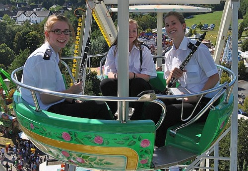 Der Musikzug der Feuerwehr spielte u.a. "Preußens Gloria" aus dem Riesenrad. Foto: Sven-Oliver Rüsche Der Musikzug der Feuerwehr spielte u.a. "Preußens Gloria" aus dem Riesenrad. Foto: Sven-Oliver Rüsche