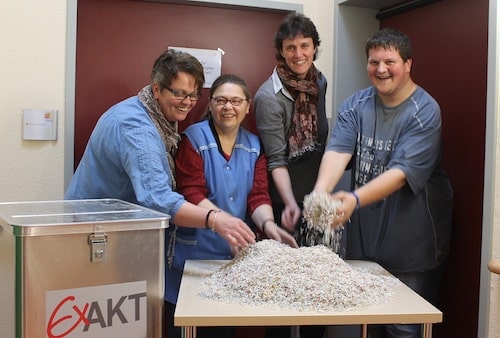 Foto: Claudia Büdenbender (Gruppenleiterin), Valentina Balakina (Beschäftigte), Susanne Rüenauver (Abteilungsleiterin) und Sven Gedenk (Beschäftigter) (v.l.)