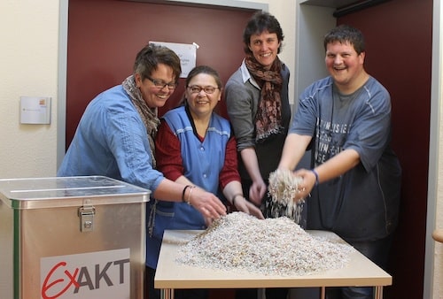 Foto: Claudia Büdenbender (Gruppenleiterin), Valentina Balakina (Beschäftigte), Susanne Rüenauver (Abteilungsleiterin) und Sven Gedenk (Beschäftigter) (v.l.) 