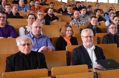 Foto: Professoren und Mitarbeiter begrüßten die neuen Masterstudierenden