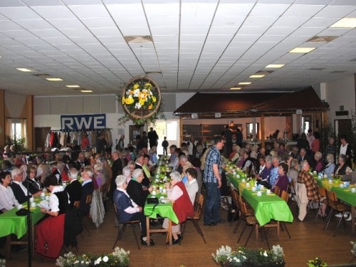 Bis auf den letzten Platz war beim Seniorennachmittag die Rahrbacher Schützenhalle gefüllt. (Foto:AT)