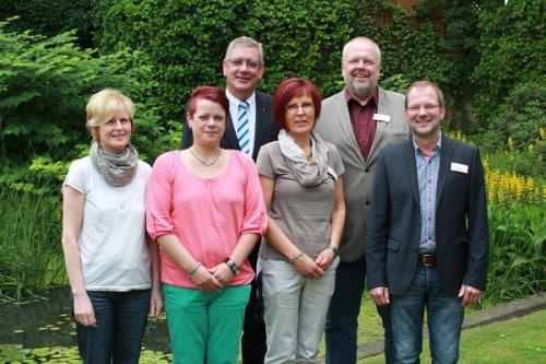  Ute Griese, Sarah Reuter, Dagmar Langenohl, Uwe Beul und Uli Mertens (v.l) freuten sich, dass sich  Arndt G. Kirchhoff (3.v.l) als offizielle Wegbegleiter des Camino zur Verfügung stellt.  