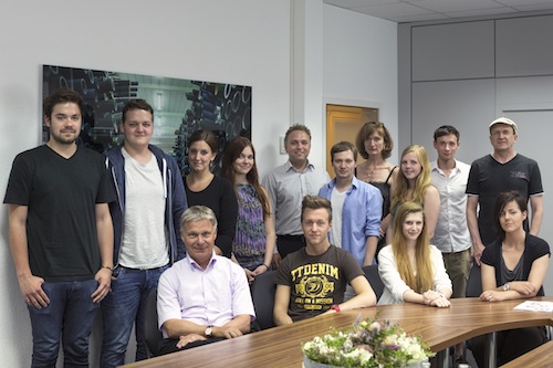 Jürgen Maag (Inhaber maag GmbH) Prof. Katharina Mayer und Prof. Walter Bergmoser, beide BTK, Christoph Neumann, Marketing maag und die Studenten, Quelle: maag GmbH
