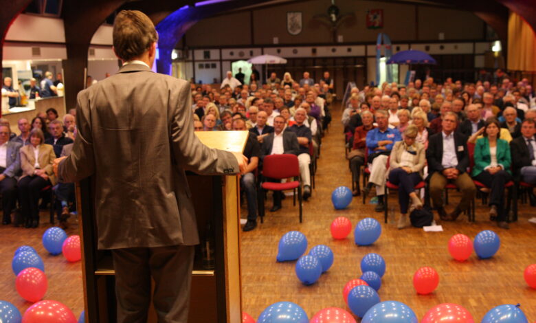 Bernd Lucke von der Partei Alternative für Deutschland in Olpe-Oberveischede. Foto: Sven Hupertz