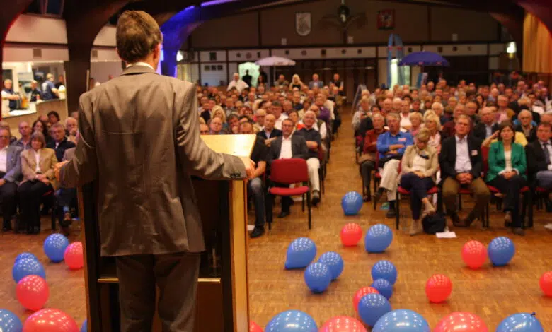 Bernd Lucke von der Partei Alternative für Deutschland in Olpe-Oberveischede. Foto: Sven Hupertz