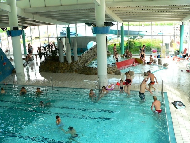 Mehr als 113.000 Badegäste besuchten im vergangen Jahr das Familienbad Freier Grund in Salchendorf. Im laufenden Jahr wird der insgesamt dreimillionste Besucher erwartet - Foto: Gemeinde Neunkirchen.