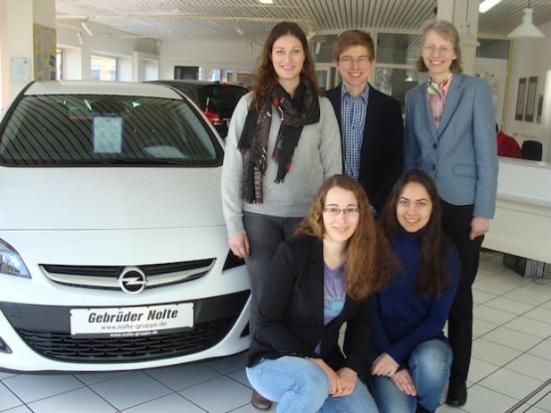 hinten Isabel Böttcher, Philipp Jonatzke, Petra Pientka, vorne Anja Oldigs, Noor Auni (v.l.n.r.) - Foto: Gebrüder Nolte GmbH & Co. KG