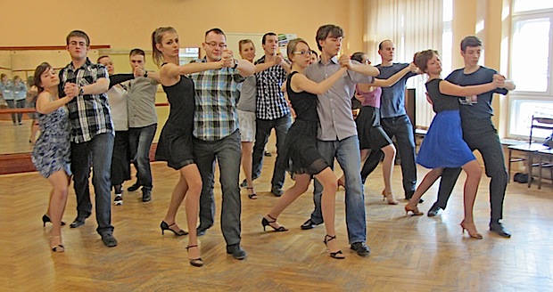 Beim Tanzworkshop haben die zwei Paare aus dem Märkischen Kreis viel gelernt - Foto: Schöneborn, Märkischer Kreis.