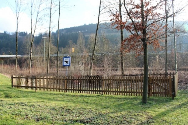 Seit letztem Jahr befindet sich im Bereich „Am Zollstock“/Einfahrt „Mühlenwiese“ eine Toilette für Vierbeiner (Foto: Hansestadt Attendorn).