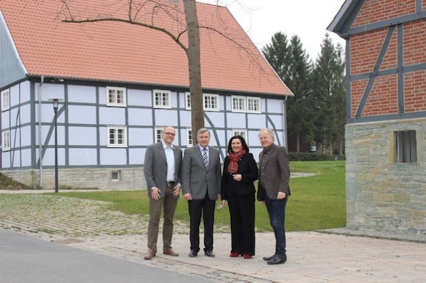 Laden herzlich zum Südwestfalentag am 26. September nach Bad Sassendorf ein (v.l.): Dr. Oliver Schmidt, Bürgermeister Antonius Bahlmann, Landrätin Eva Irrgang und Dirk Glaser (Foto: Südwestfalen Agentur).