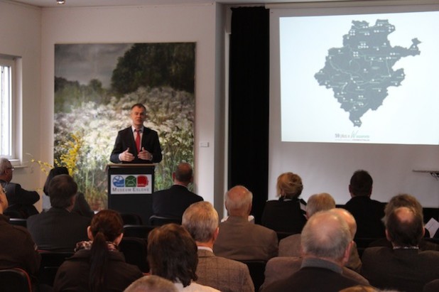 NRW-Umweltminister Johannes Remmel zeichnete 19 ehrenamtliche Projekte im Rahmen der Aktion „59 plus x Wasserorte an Flüssen und Bächen in Südwestfalen“ aus - Foto: Südwestfalen Agentur.
