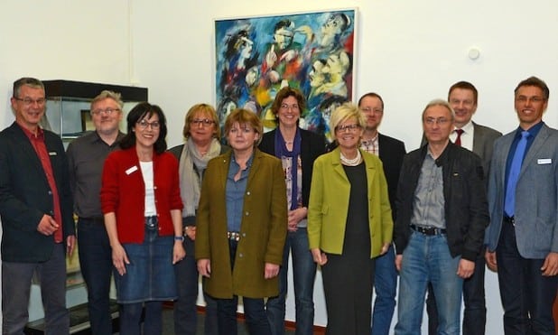 Der Lenkungskreis der Bildungsregion in seiner neuen Zusammensetzung (v. l.): Michael Hammerschmidt (Jobcenter Arbeit Hellweg Aktiv), Detlef Möllers (Agentur für Arbeit Meschede-Soest), Gudrun Hengst (Kreis Soest), Ulrike Schulz (Bezirksregierung Arnsberg), Martina Hosbach (Schulamt für den Kreis Soest), Kirsten Tischer (Wirtschaftsförderung Kreis Soest GmbH), Sabine Blome (Stadt Werl), Uwe Thiesmann (Stadt Lippstadt), Manfred Kramm (Walburgisschule Werl), Thomas Busch (Hubertus-Schwartz-Berufskolleg Soest), Dieter Hesse (Kreis Soest). Es fehlen auf dem Foto: Winfried Ebert (Schulamt für den Kreis Soest), Thomas Nübel (Stadt Soest), Jürgen Jaschke (Realschule Belecke) und Astrid Pähler (Diözesan-Caritasverband Paderborn). Foto: Pressestelle Kreis Soest/Franca Großevollmer 