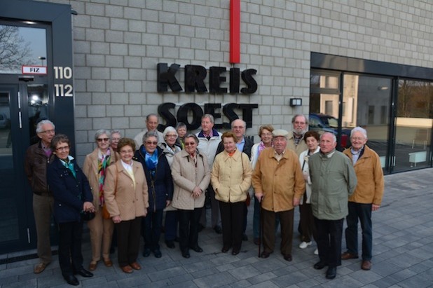 Eine 19-köpfige Gruppe der Ruhestandsbeamten des Ortsvereins Lippstadt machten sich jetzt ein Bild vom Rettungszentrum (Foto: Jürgen Bornemann/Kreis Soest).