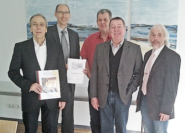 Das Bild zeigt von links: Klaus Ebbing, Volker Holländer, Stefan Tertel, Hans-Jürgen Vormschlag und Lothar Buddinger (Foto: Holke/Märkischer Kreis).