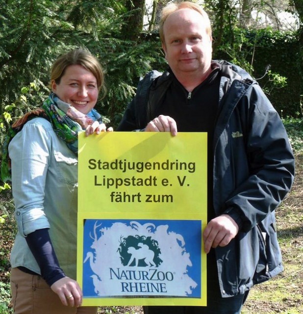Kathrin Militzer und Michael Berensmeier vom Stadtjugendring Lippstadt e.V. freuen sich auf einen "tierischen" Ausflug (Foto: Stadt Lippstadt).