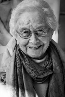 Anna Bärnwick aus Netphen, 92 Jahre, neugierig und interessiert (Quelle: Stadt Netphen).