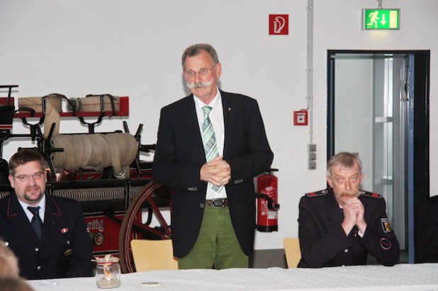 Der stellvertretende Bürgermeister Bernhard Camminadi würdigte in seiner Ansprache die guten Beziehungen zwischen den beiden Freiwilligen Feuerwehren (Foto: Feuerwehr Hemer/André Geitz)