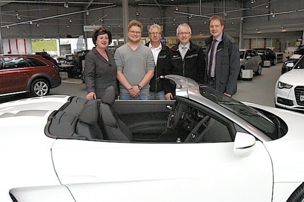 Gesundheitsförderung im Autohaus (v.l.n.r.): Susanne Thiel (IKK clasic), Niko Falke, Uwe Mildenberger, Manfred Grella und Boris Mauz (ikk classic) - Foto: Erkens/Märkischer Kreis.