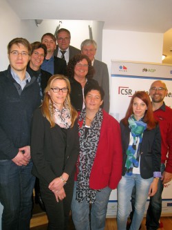 Vertreter aus gesellschaftlich engagierten Unternehmen und Institutionen absolvierten in der Villa Plange in Soest ein Qualifizierungsprogramm, das unter der Überschrift „CSR unternehmen!“ steht (Foto: wfg).