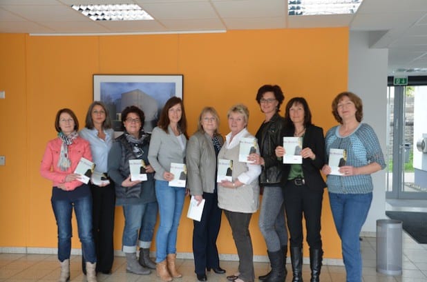 Das Foto zeigt (v.l.) die Gleichstellungsbeauftragten Silke Strunk/Neunkirchen, Monika Molkentin-Syring/Kreuztal, Annette Kreutz/Hilchenbach, Martina Kratzel/Siegen, Marika Kunold/Bad Laasphe, Kornelia Six/Freudenberg, Kerstin Stahl/Burbach, Martina Böttcher/Kreis Siegen-Wittgenstein und Silvia Machocek/Wilnsdorf (Foto: Kreis Siegen-Wittgenstein).