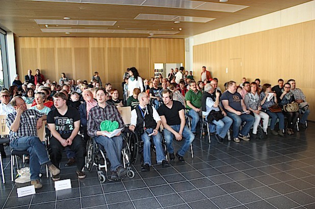 Volles Haus bei der Veranstaltung anlässlich des Europäischen Protesttages zur Gleichstellung von Menschen mit Behinderung im Forum des WBZ (Foto: Kreis Olpe).