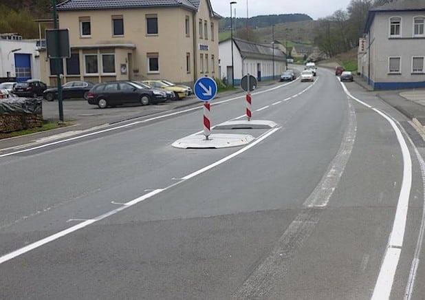 Verschiedene Baumaßnahmen auf der Ihnestraße in Papiermühle sollen für eine höhere Sicherheit, insbesondere für Fußgänger und Schulkinder, sorgen (Foto: Hansestadt Attendorn).