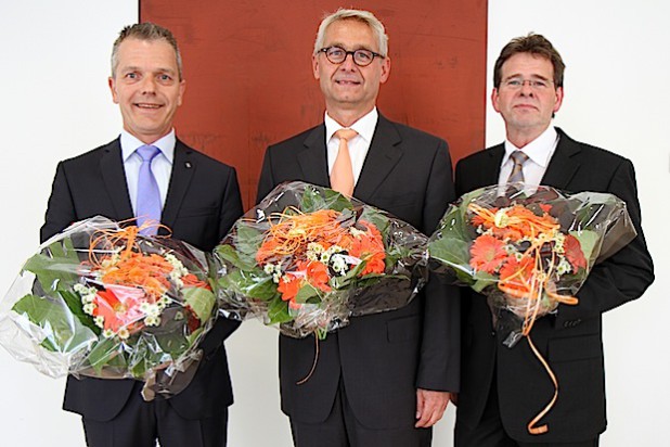 Der neue Bezirksbürgermeister Arno Lohmann (Mitte) und seine Stellvertreter Jacques Kempkens (links) und Hans-Joachim Junge - Foto: Karsten-Thilo Raab.