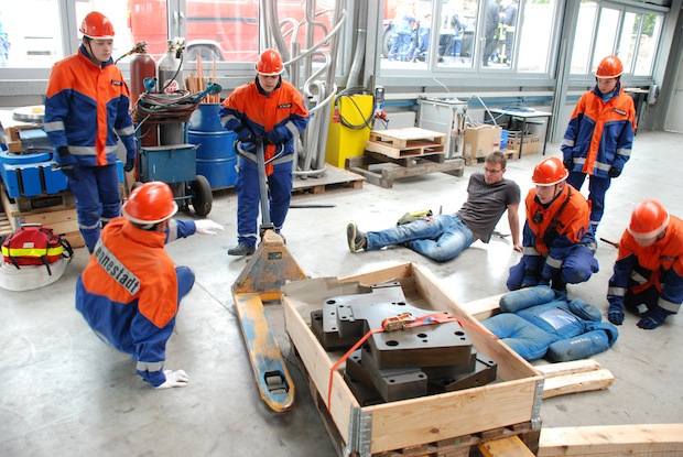 Technische Rettung einer eingeklemmten Person (Foto: Freiwillige Feuerwehr Lennestadt).