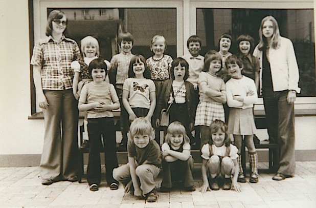 Ein Foto aus alten Zeiten: Nicht nur die Kleidung der Kinder hat sich in den letzten 40 Jahren geändert (Foto: Stadt Olsberg).