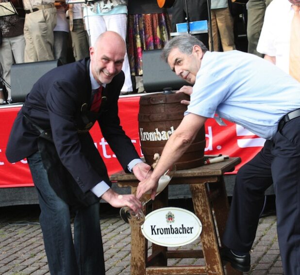 Eröffnung am Freitag mit dem traditionellen Fassbieranstich (Foto: Stadt Lennestadt).