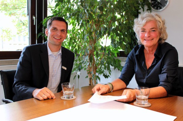 Attendorns Bürgermeister Christian Pospischil und die Bundestagsabgeordnete Petra Crone trafen sich zu einem Gespräch im Attendorner Rathaus (Foto: Hansestadt Attendorn).