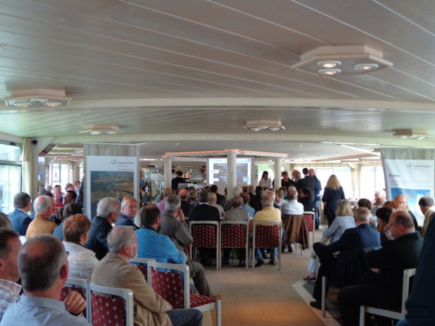 Mehr als 140 Interessierte waren zum „Gespräch am See“ nach Olpe-Sondern gekommen (Fotos: Südwestfalen Agentur).